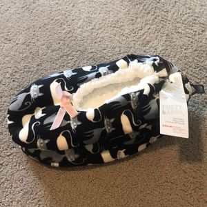 Fuzzy cat socks with grip NWT